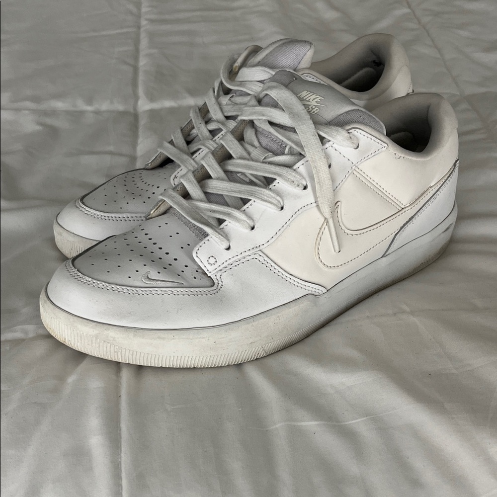 Nike Men's Gray and White Sneakers